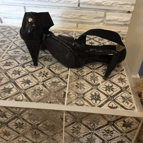 Michael Kors Heels Size 6 - Picture 3 of 3